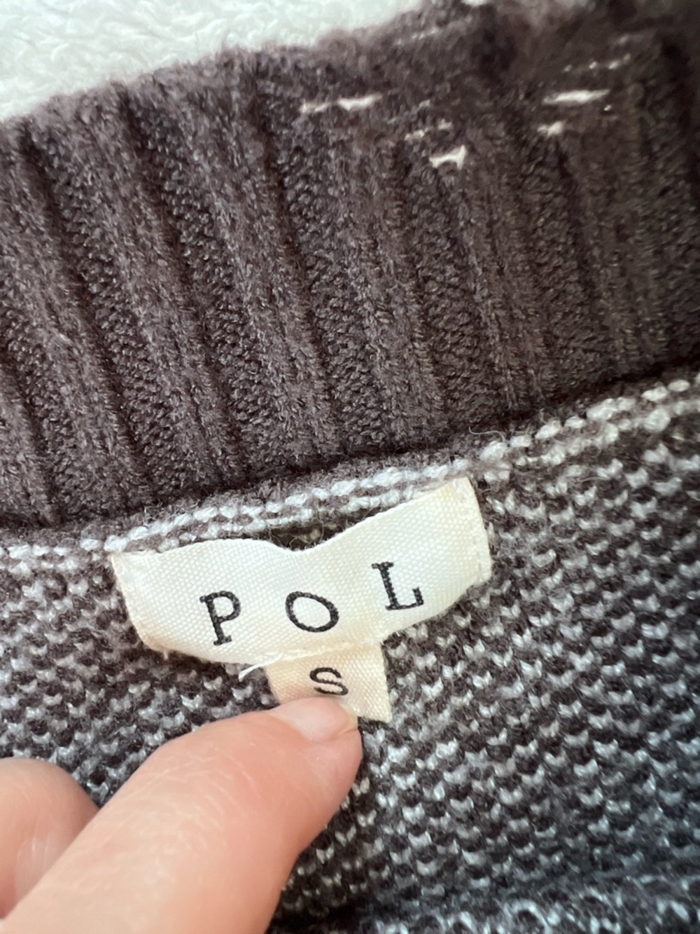 POL Crewneck Sweater with White Peace Sign - Picture 4 of 4